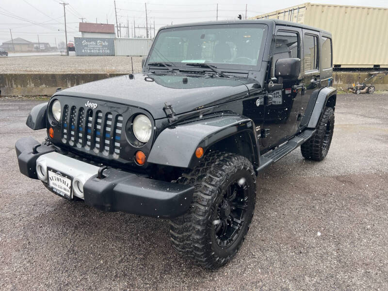 2013 Jeep Wrangler Unlimited Sahara photo 2