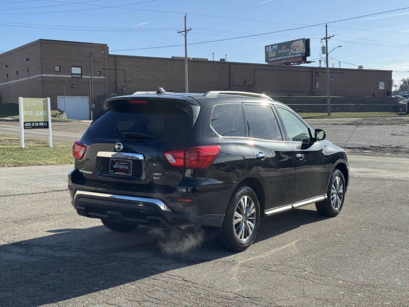 2020 Nissan Pathfinder SV