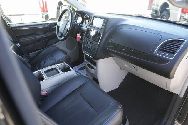 2012 Chrysler Town and Country Touring