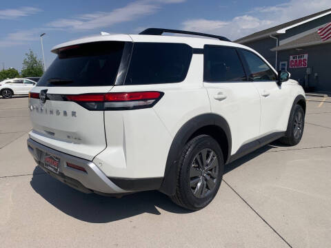 2024 Nissan Pathfinder SV