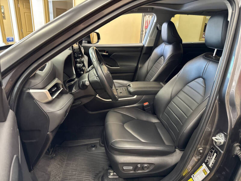 2022 Toyota Highlander Hybrid XLE