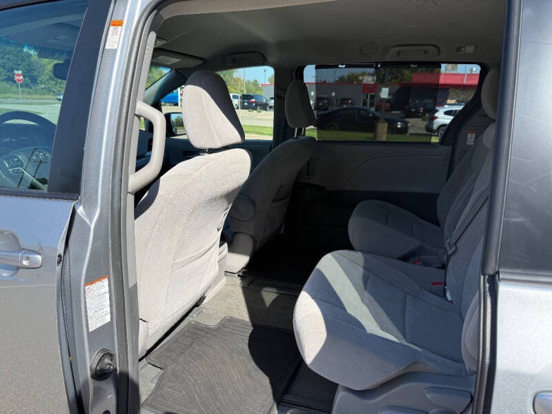 2017 Toyota Sienna LE 8-Passenger