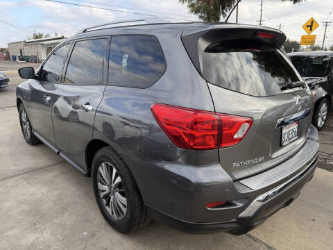 2018 Nissan Pathfinder SV
