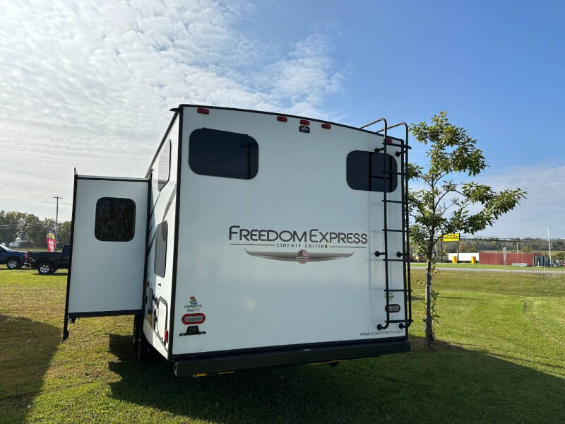 2022 Coachmen RV Freedom Express