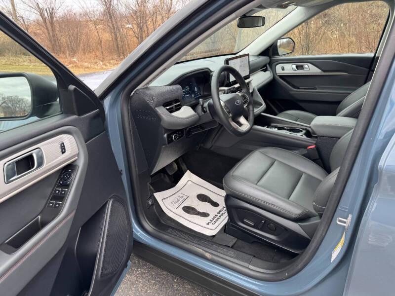 2025 Ford Explorer Active