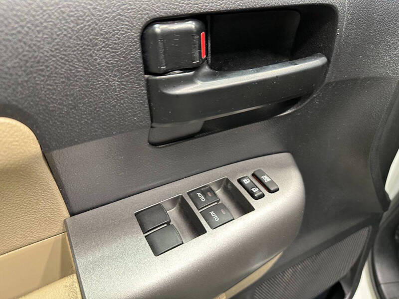 2016 Toyota Sequoia SR5