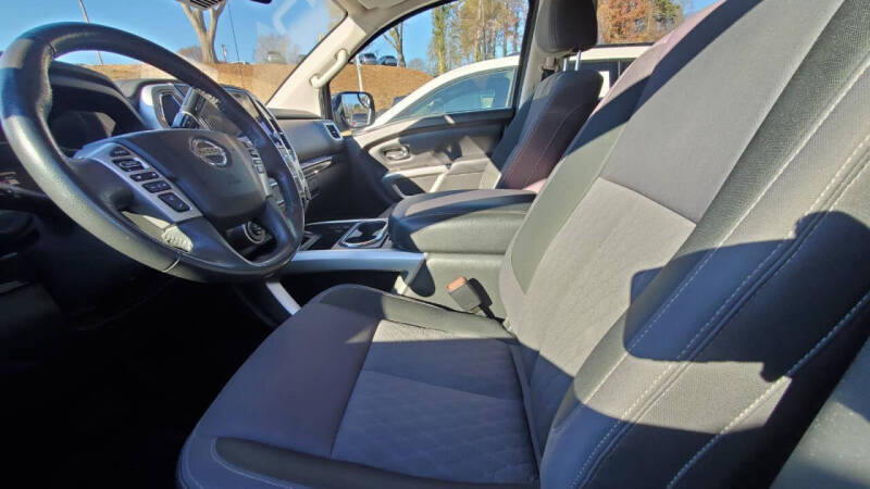 2020 Nissan Titan SV