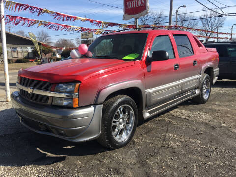 2004 Chevrolet Avalanche for sale at Antique Motors in Plymouth IN