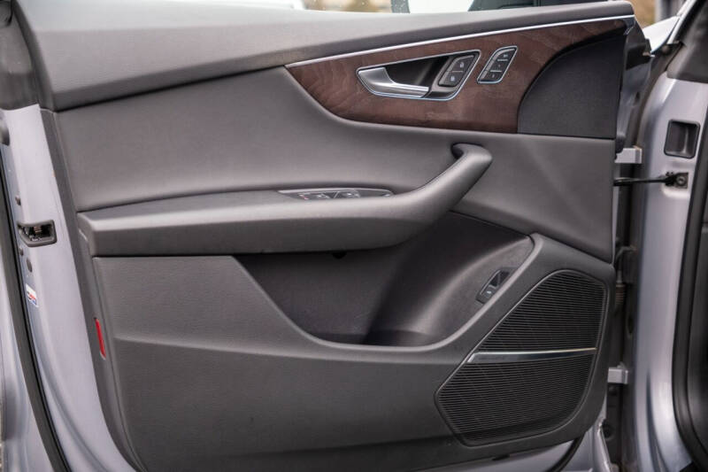 2020 Audi Q8 quattro Premium Plus 55 TFSI