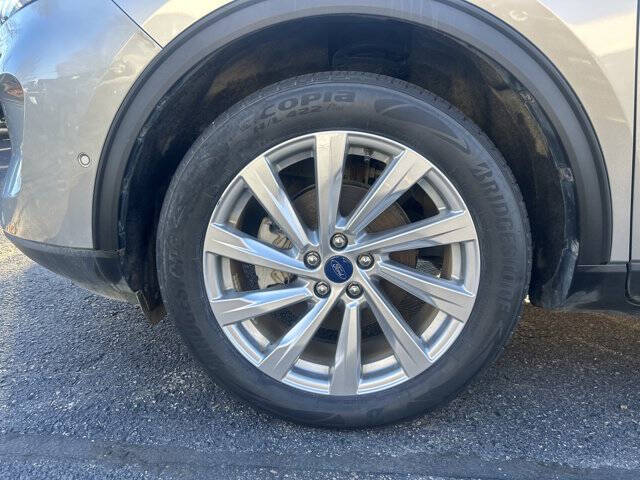 2022 Ford Escape Hybrid Titanium