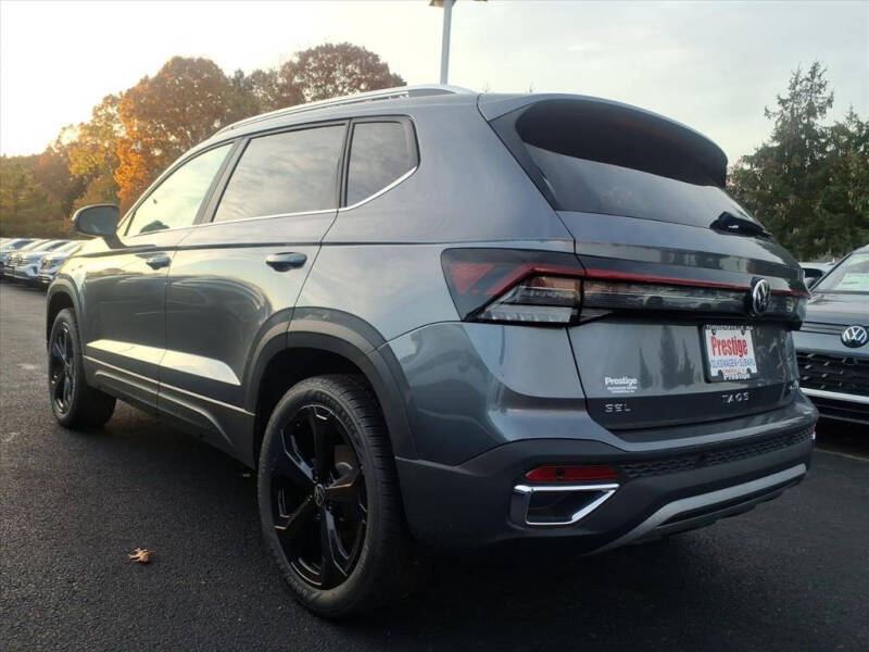 2025 Volkswagen Taos SEL 4Motion