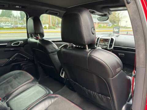 2016 Porsche Cayenne GTS