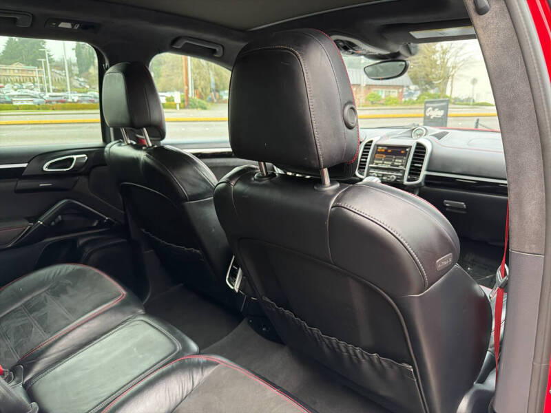 2016 Porsche Cayenne GTS