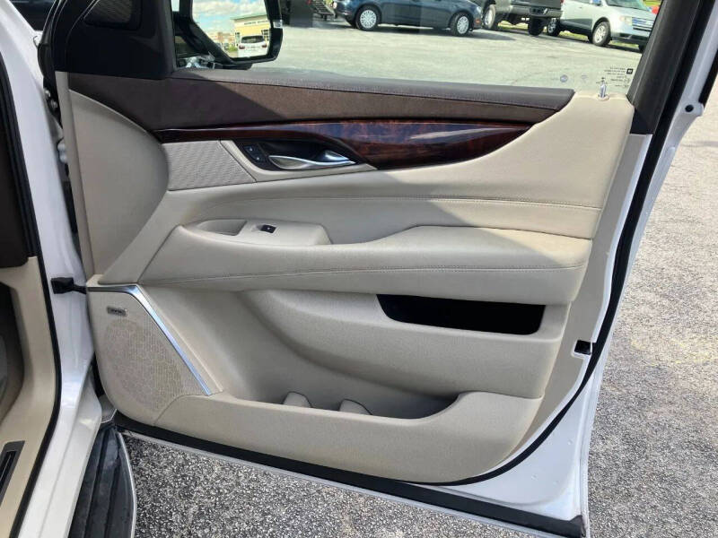 2016 Cadillac Escalade Luxury Collection