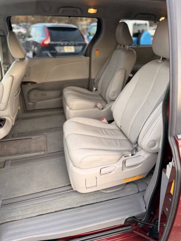 2014 Toyota Sienna XLE 7-Passenger