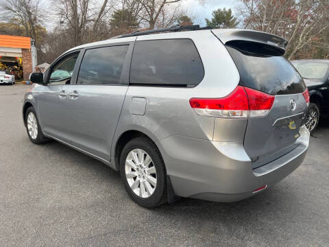 2013 Toyota Sienna LE 7-Passenger