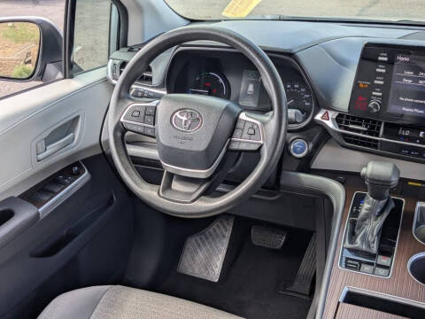 2021 Toyota Sienna LE 8-Passenger