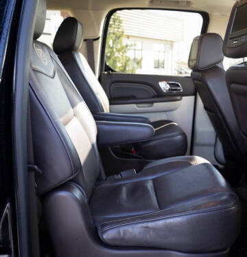 2011 Cadillac Escalade ESV Platinum Edition