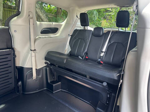 2022 Chrysler Pacifica Touring L