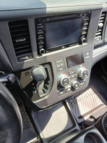 2019 Toyota Sienna SE 8-Passenger