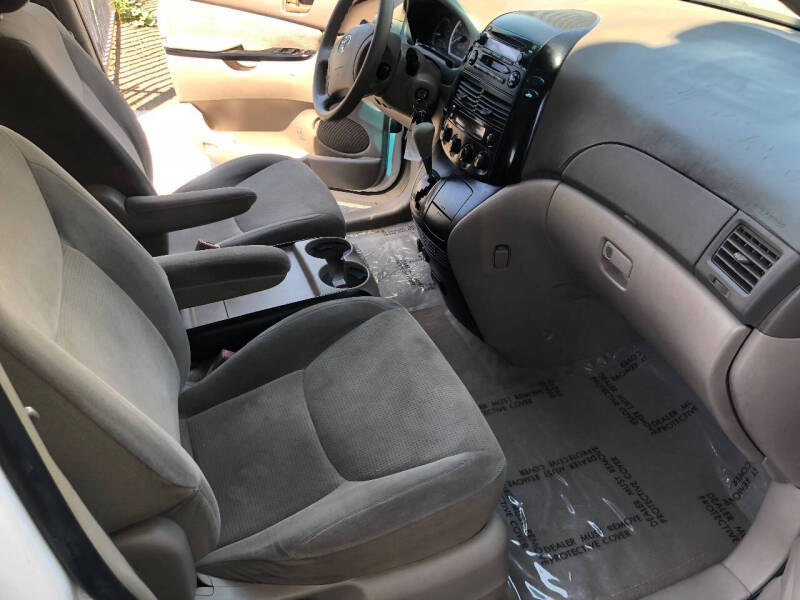 2004 Toyota Sienna LE 7 Passenger