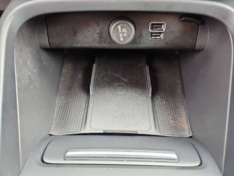 2022 Volvo XC40 T5 Momentum