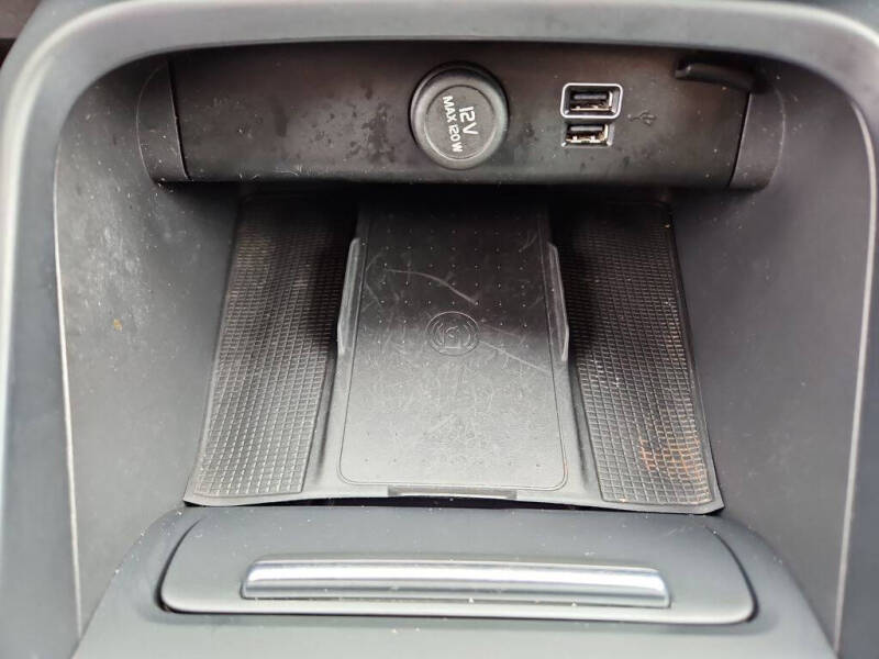 2022 Volvo XC40 T5 Momentum