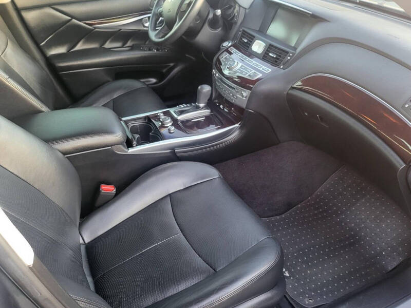 2012 Infiniti M37