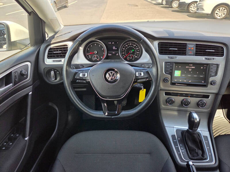 2017 Volkswagen Golf TSI S