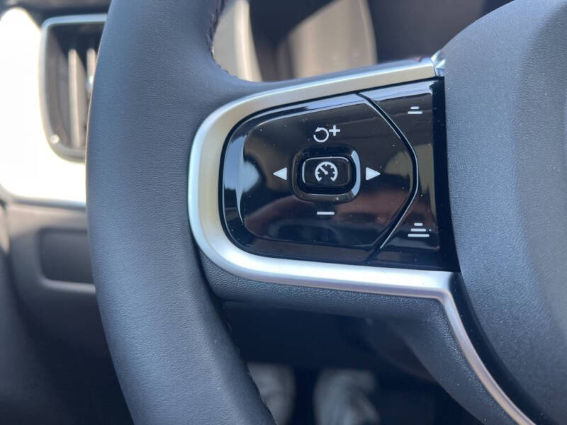 2025 Volvo XC60 T8 Plus Dark Theme