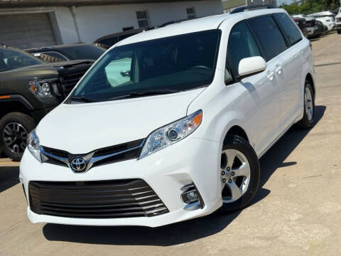 2017 Toyota Sienna LE 8-Passenger