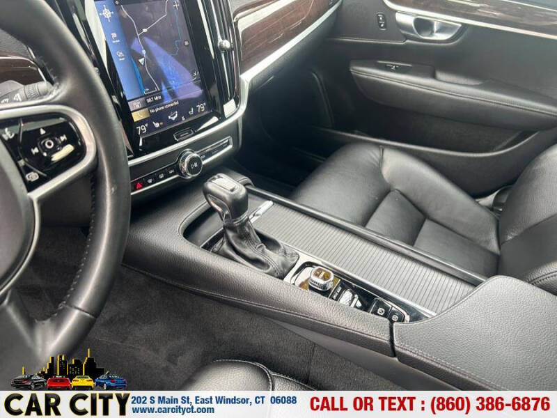 2017 Volvo S90 T6 Momentum