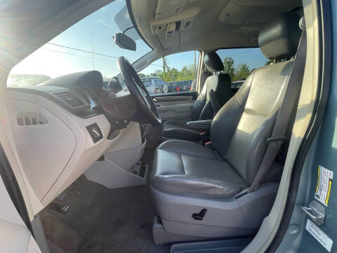 2010 Volkswagen Routan SE