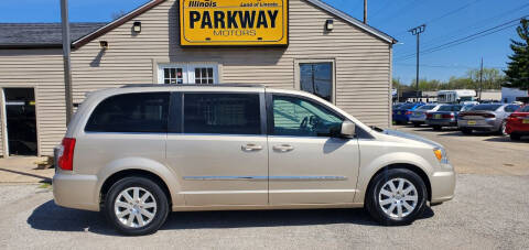 2016 Chrysler Town and Country for sale at Parkway Motors in Springfield IL