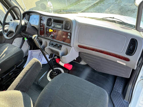 2017 Freightliner M2 106