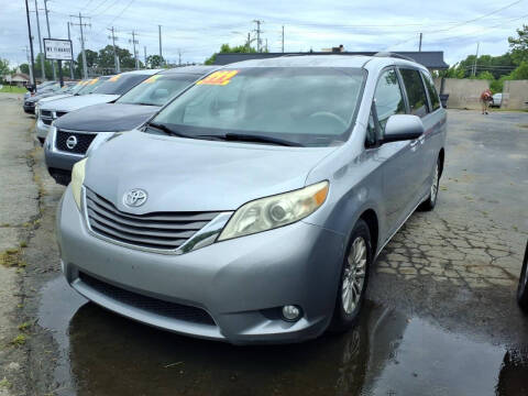2011 Toyota Sienna XLE 7-Passenger Auto Access Seat