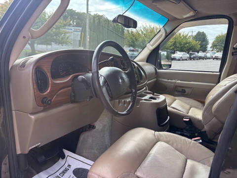 2003 Ford E-Series E-250 SD