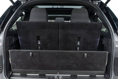 2023 Land Rover Discovery P300 S R-Dynamic