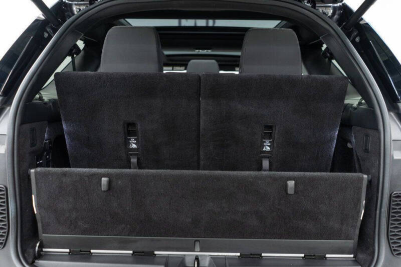 2023 Land Rover Discovery P300 S R-Dynamic