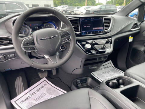 2026 Chrysler Pacifica Select
