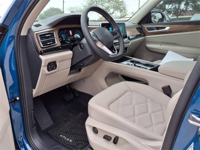 2025 Volkswagen Atlas SE