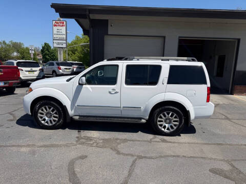 2012 Nissan Pathfinder LE