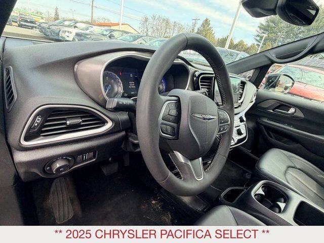 2025 Chrysler Pacifica Select