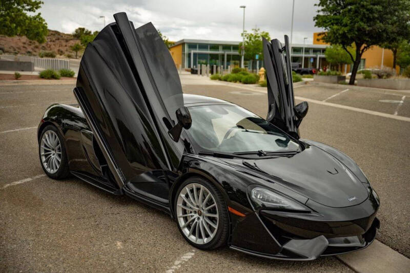 2017 McLaren 570GT