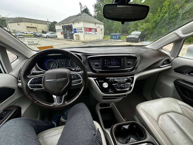2017 Chrysler Pacifica Touring-L