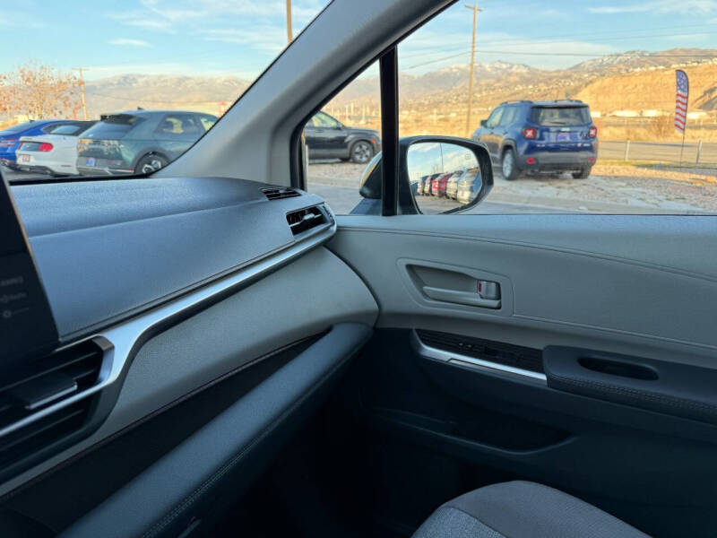 2024 Toyota Sienna LE 8-Passenger