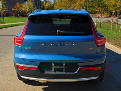 2025 Volvo XC40 B5 Core Bright Theme