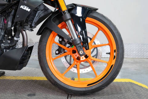 2023 KTM 200 Duke