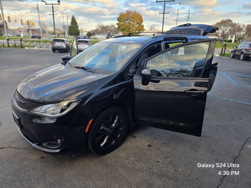 2020 Chrysler Pacifica Touring L photo 30