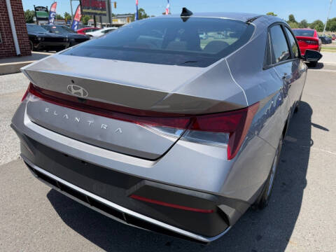 2024 Hyundai Elantra SE